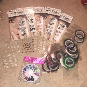 💅🏼Nail decorating kit with nail polish & file